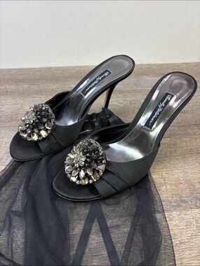 🖤Beverly Feldman Bravado Embellished Satin Mule Heels Black Crystal Size 8.5